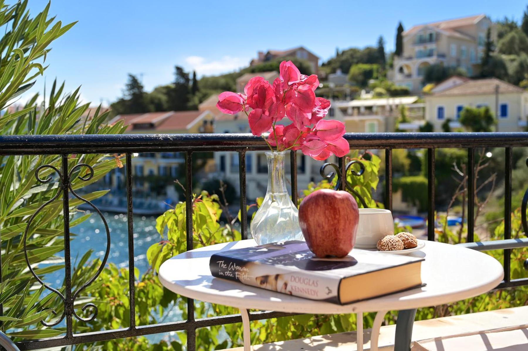 Villa Ireni Waterfont Фискардон Экстерьер фото
